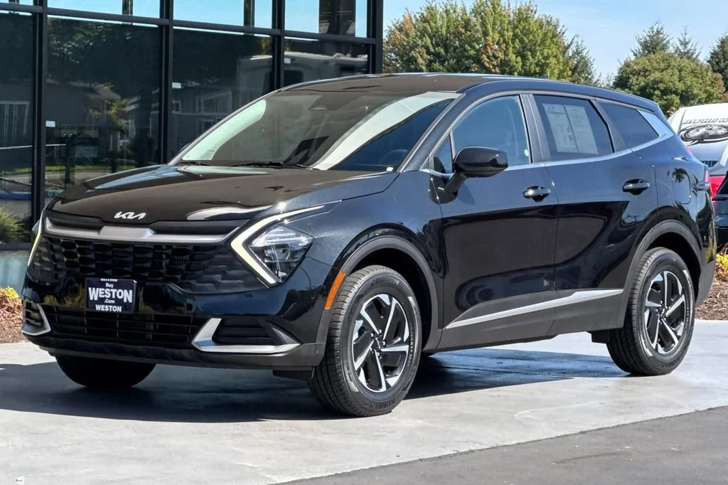 Used 2023 Black Kia LX image 8