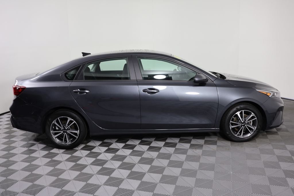 Used 2023 Gray Kia LXS image 9