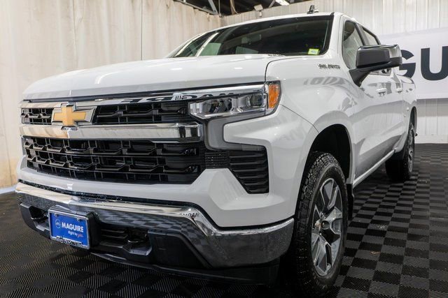 New 2026 Summit White Chevrolet LT (2FL) image 2