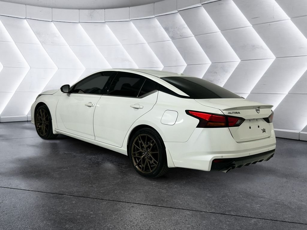 Used 2025 White Nissan 2.5 SR image 6
