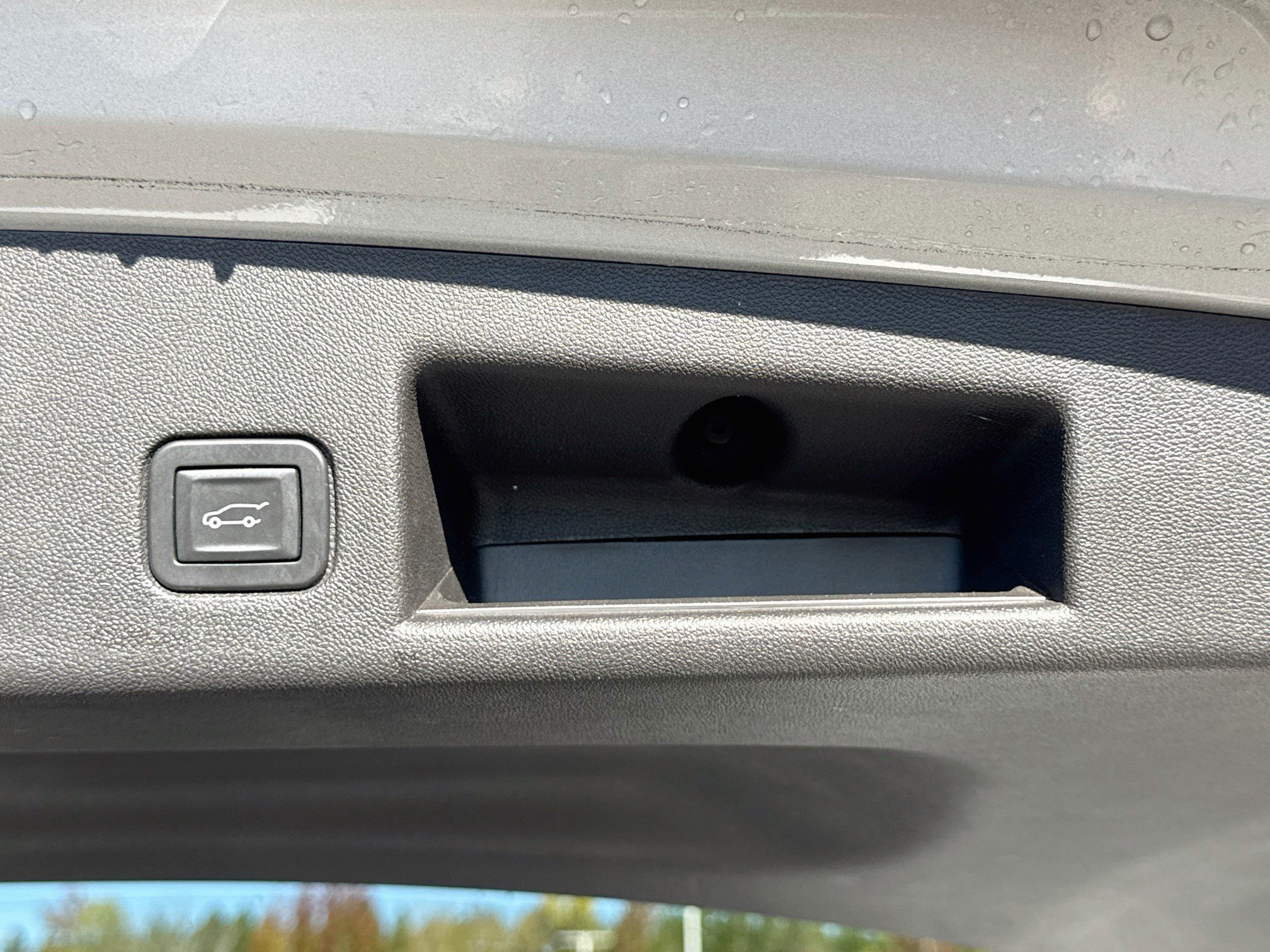 Used 2018 Silver Ice Metallic Chevrolet Premier image 32