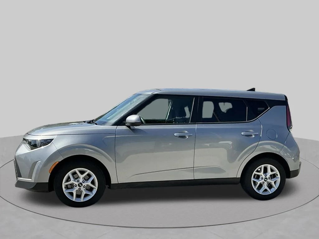 Used 2025 Gray Kia LX image 3