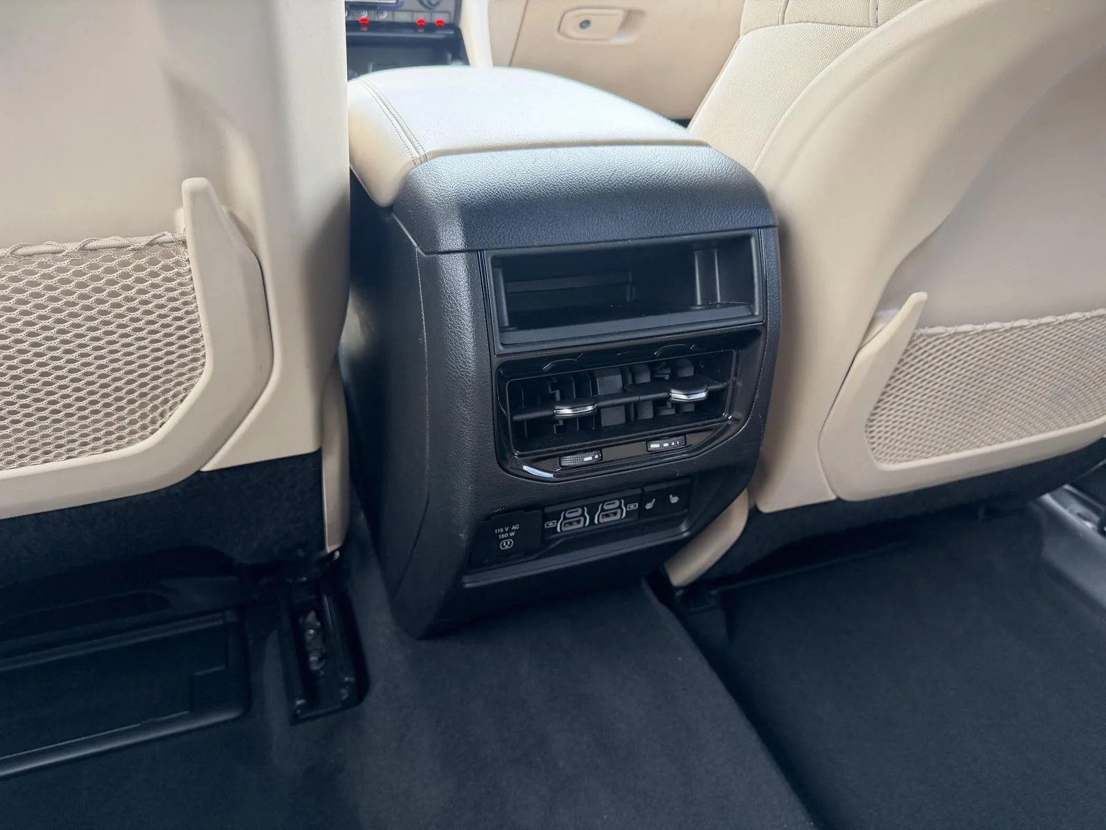 Used 2025 Diamond Black Crystal Pearlcoat Jeep Limited image 9
