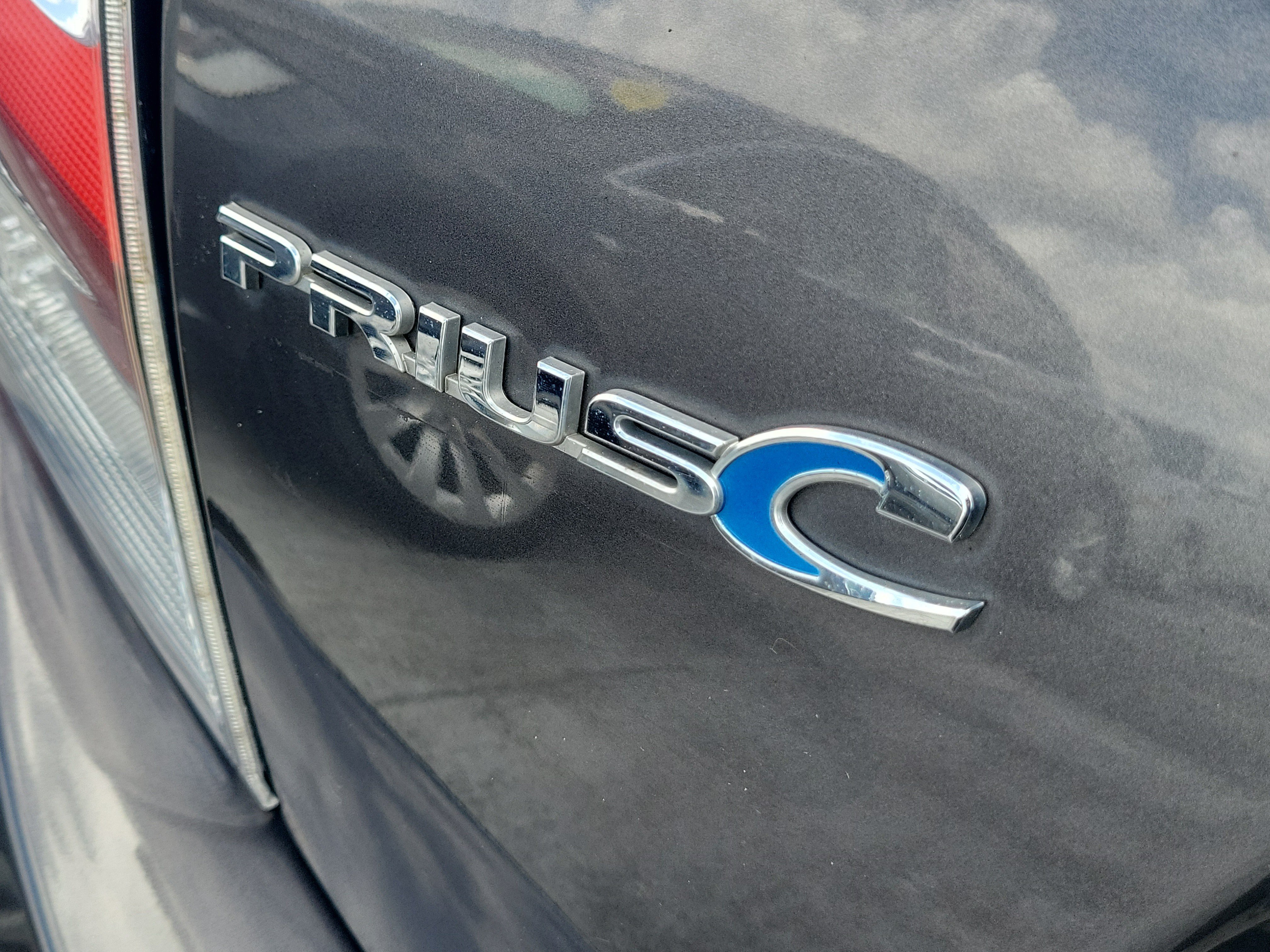 Used 2019 Magnetic Gray Metallic Toyota L image 9