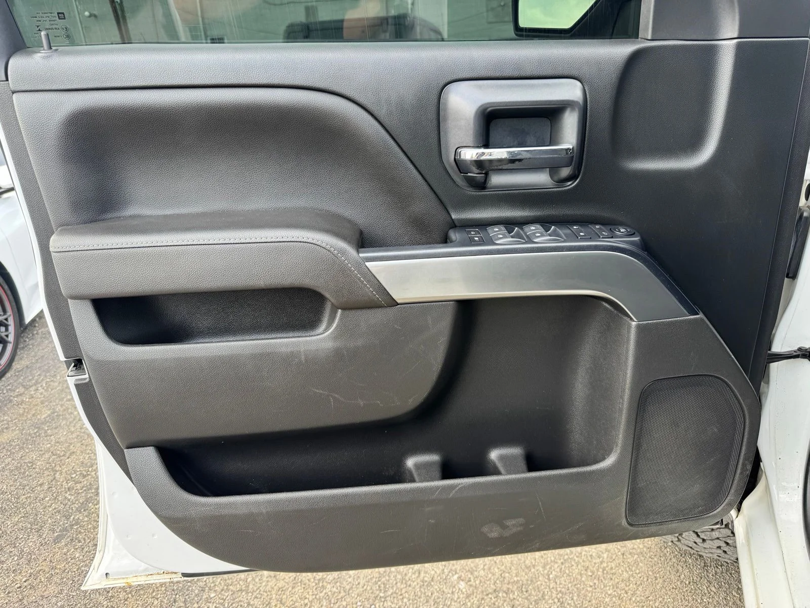 Used 2018 White Chevrolet LT image 11