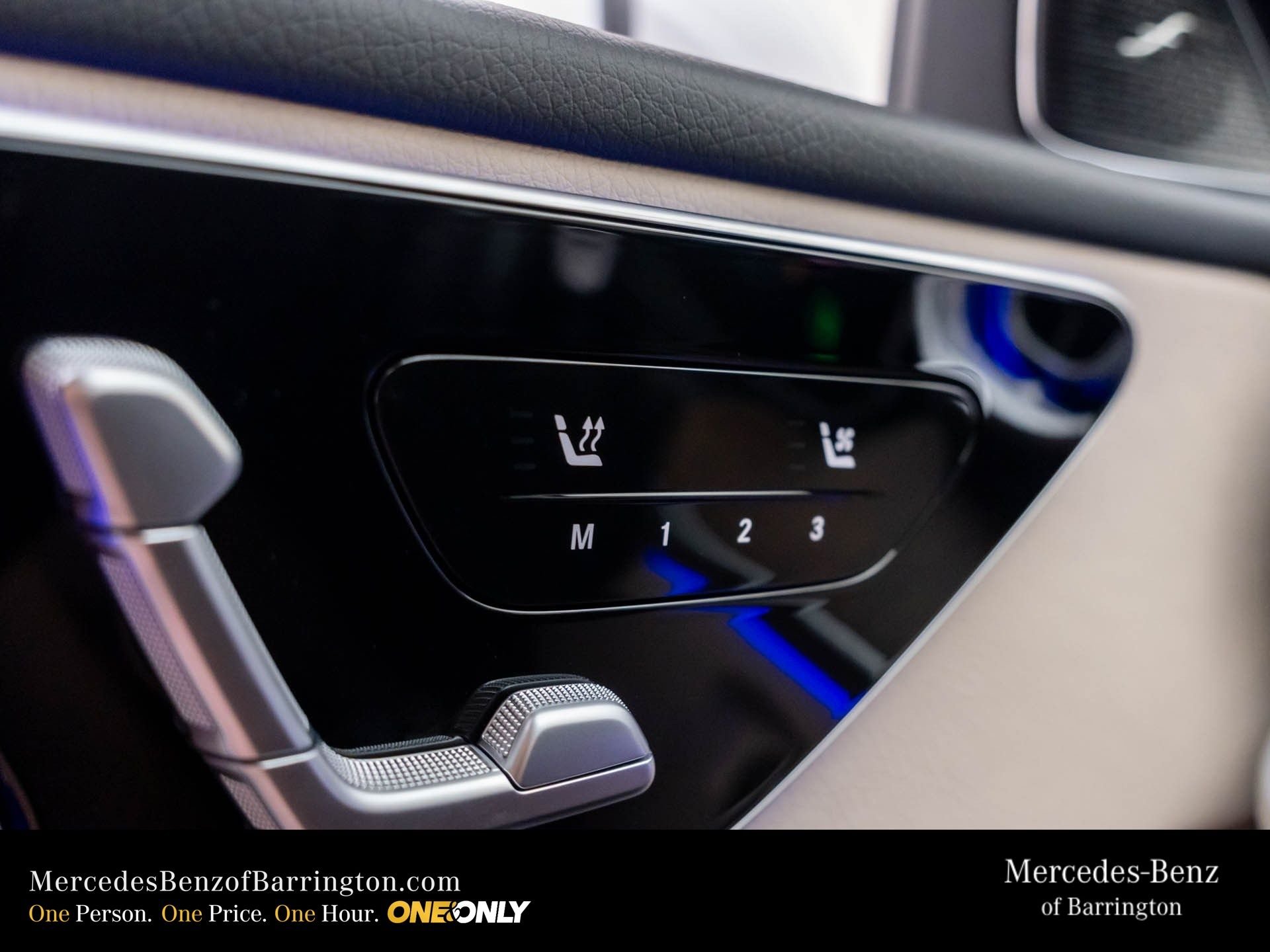 New 2026 MANUFAKTUR Moonlight White Metallic Mercedes-Benz C 300 image 33