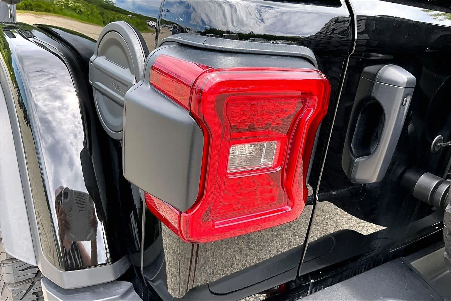 Used 2025 Black Clearcoat Jeep Rubicon X image 28
