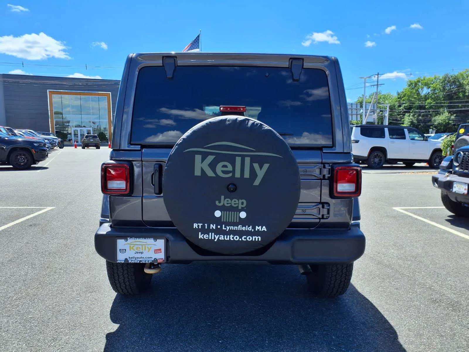 New 2026 Granite Crystal Metallic Clearcoat Jeep 85th Anniversary image 9