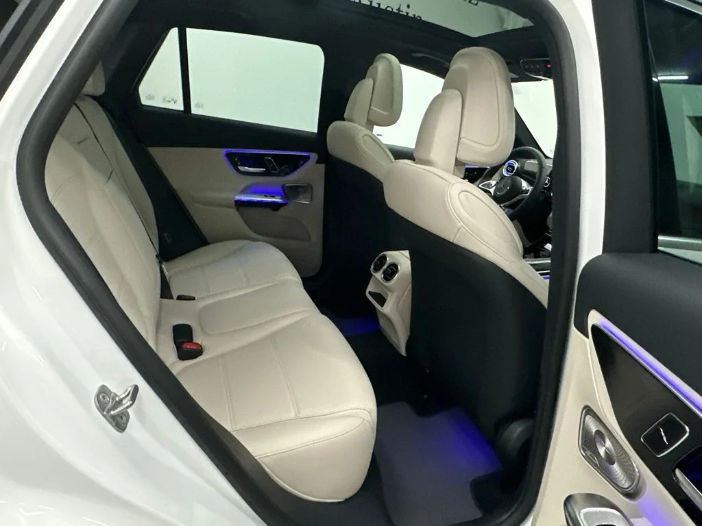 New 2027 White Mercedes-Benz GLC 300 image 24