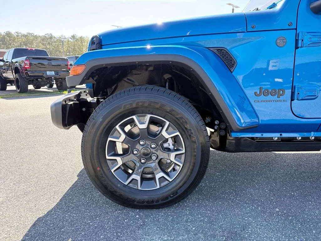 New 2026 Hydro Blue Pearl-Coat Exterior Paint Jeep Sahara image 10