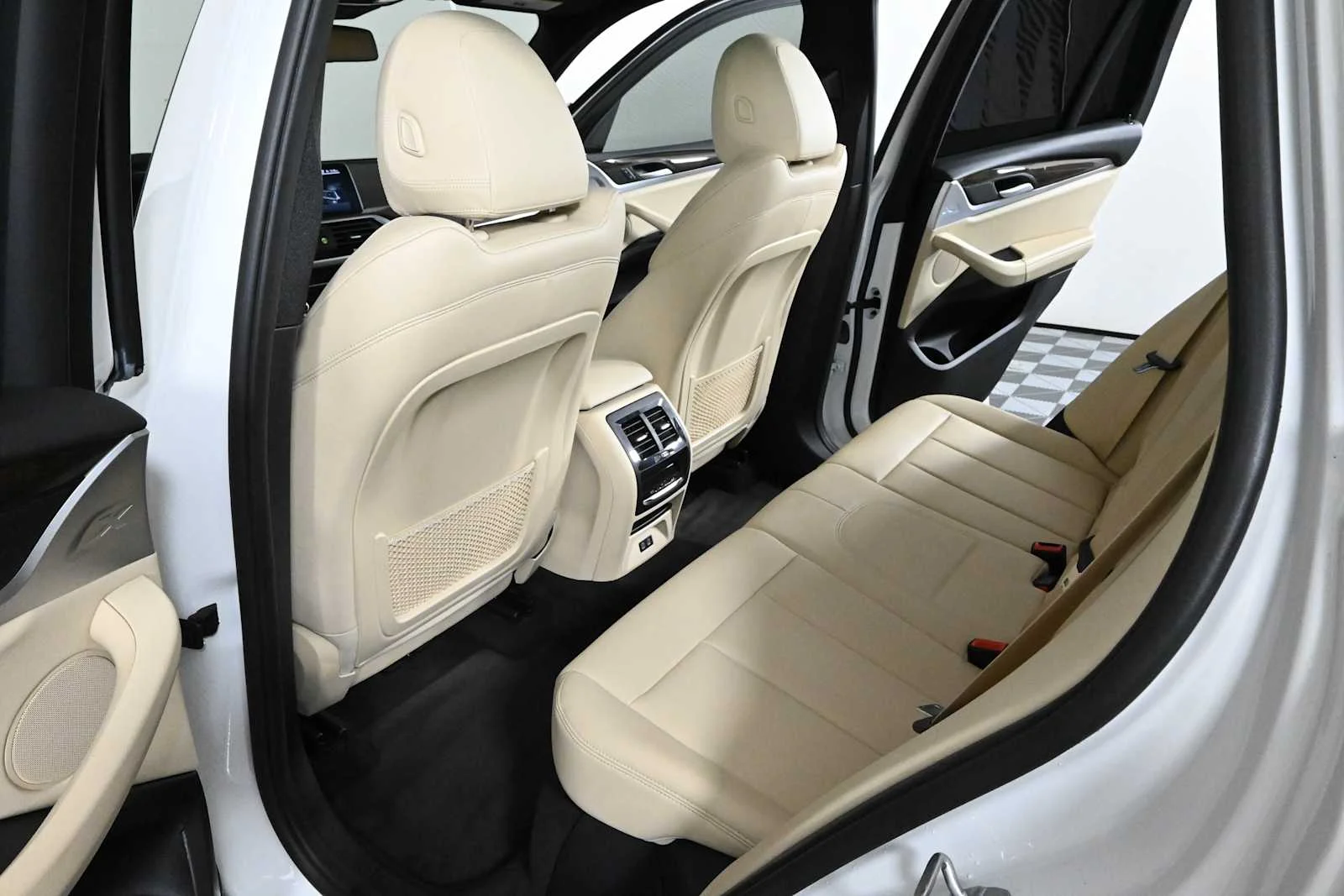 Used 2020 Mineral White Metallic BMW sDrive30i image 17