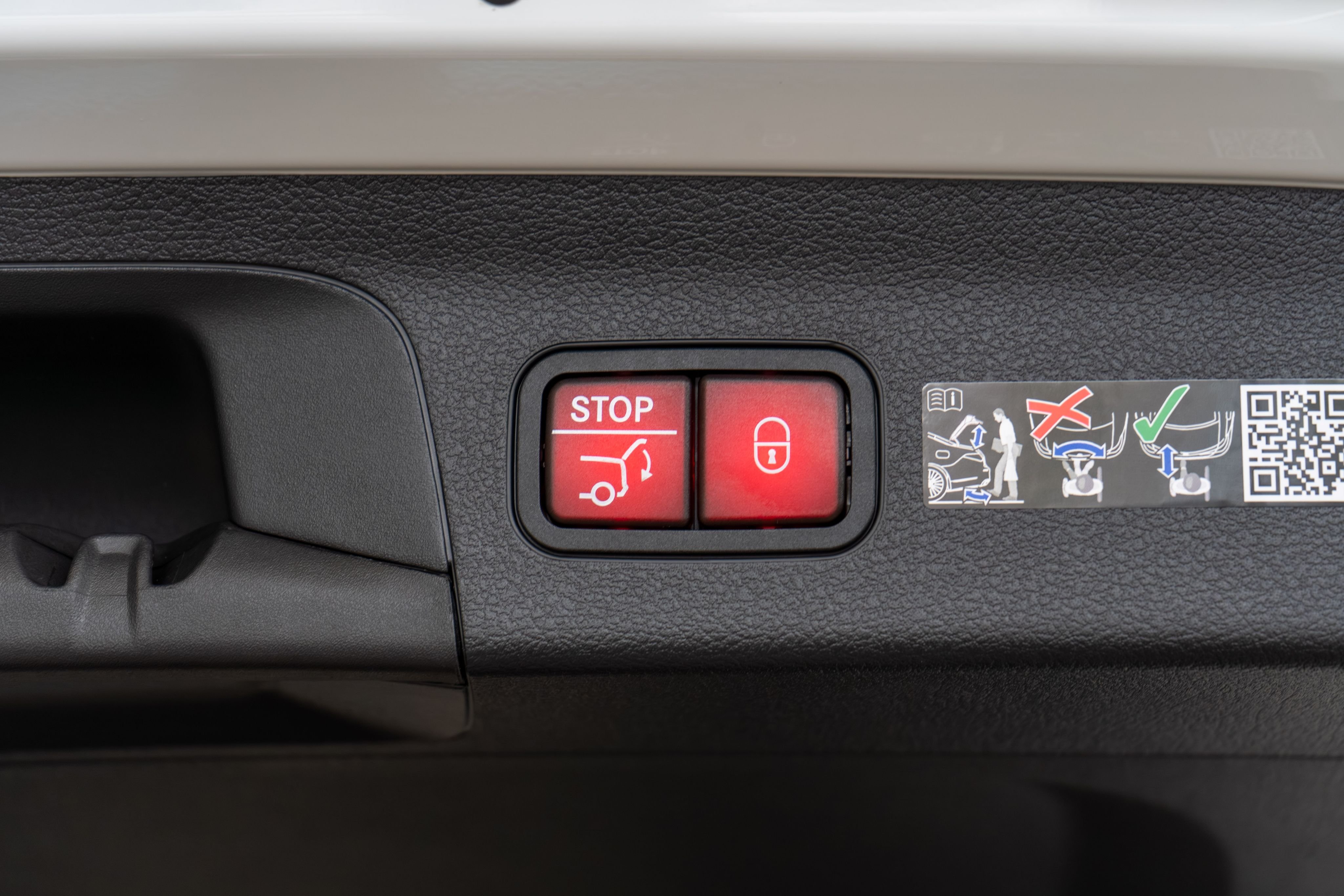 New 2026 MANUFAKTUR Moonlight White Metallic Mercedes-Benz GLS 450 image 35