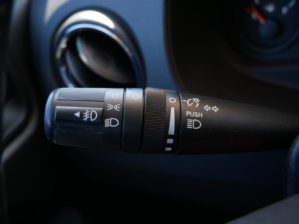 Used 2015 Silver Jeep Latitude image 18