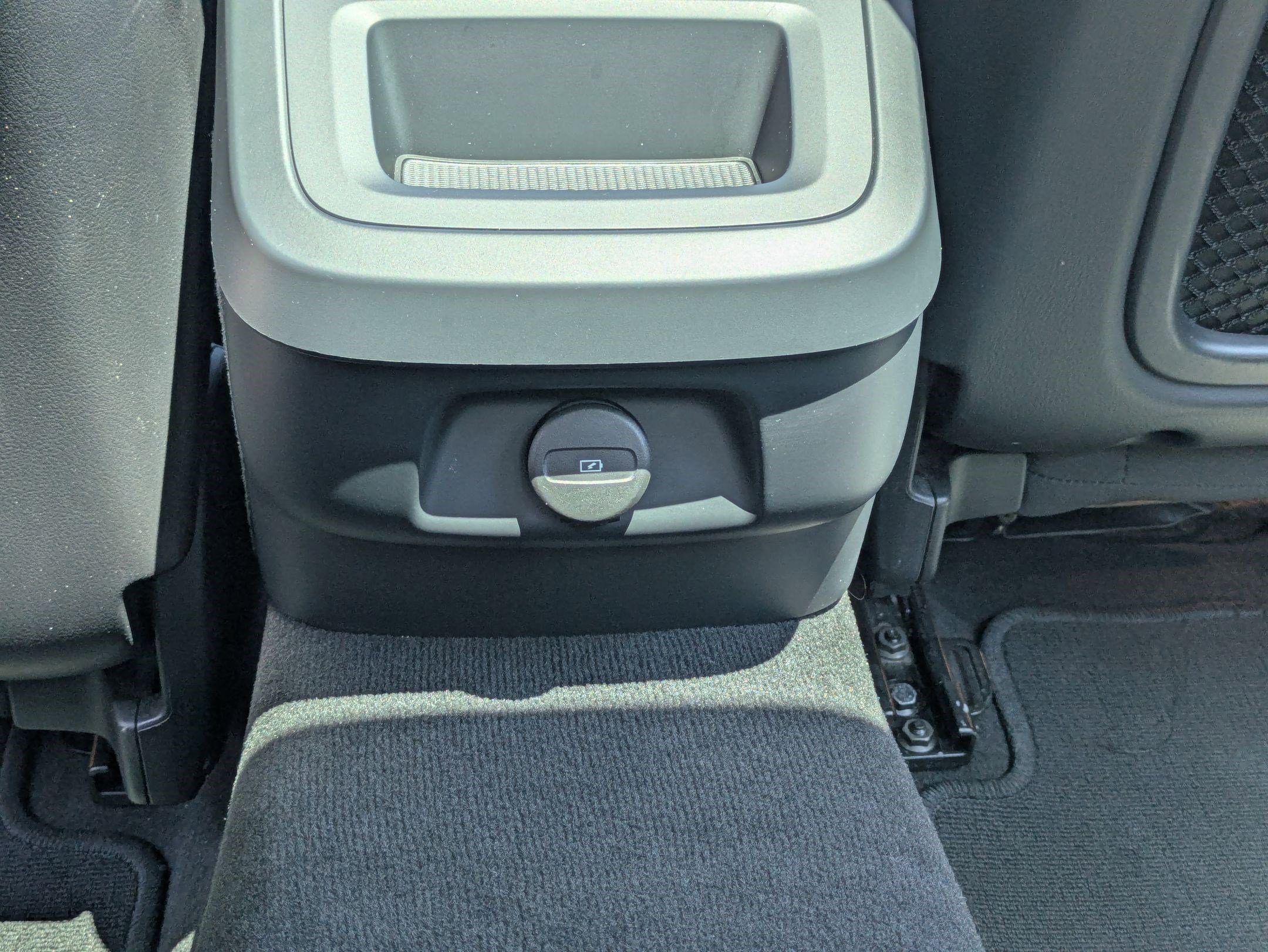 Used 2024 Blue Volvo Plus Dark Theme image 23