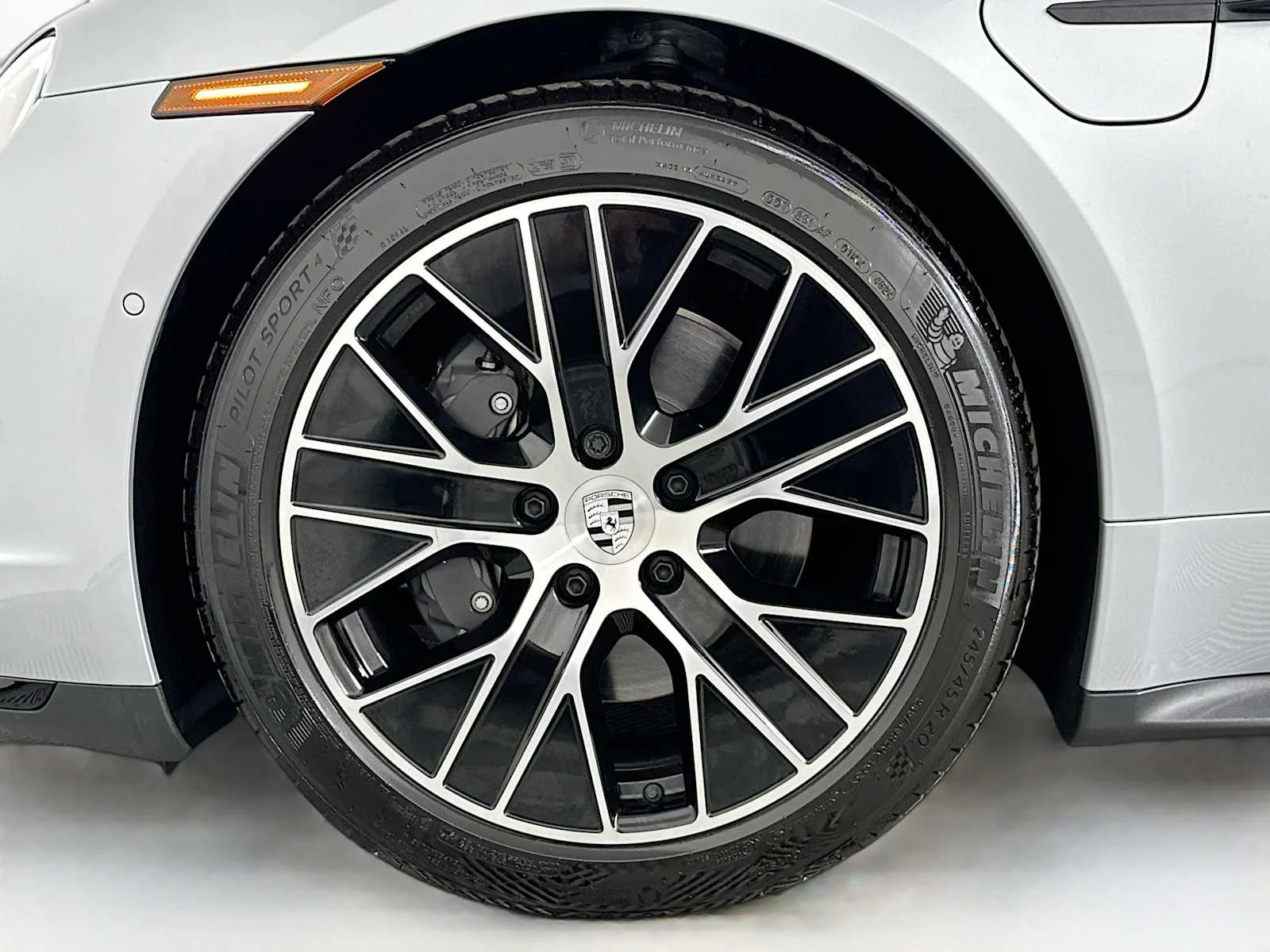 2025 Porsche Taycan Base - Photo 33