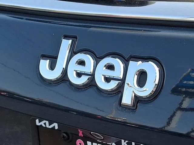 Used 2018 Gray Jeep Limited 4x4 image 31