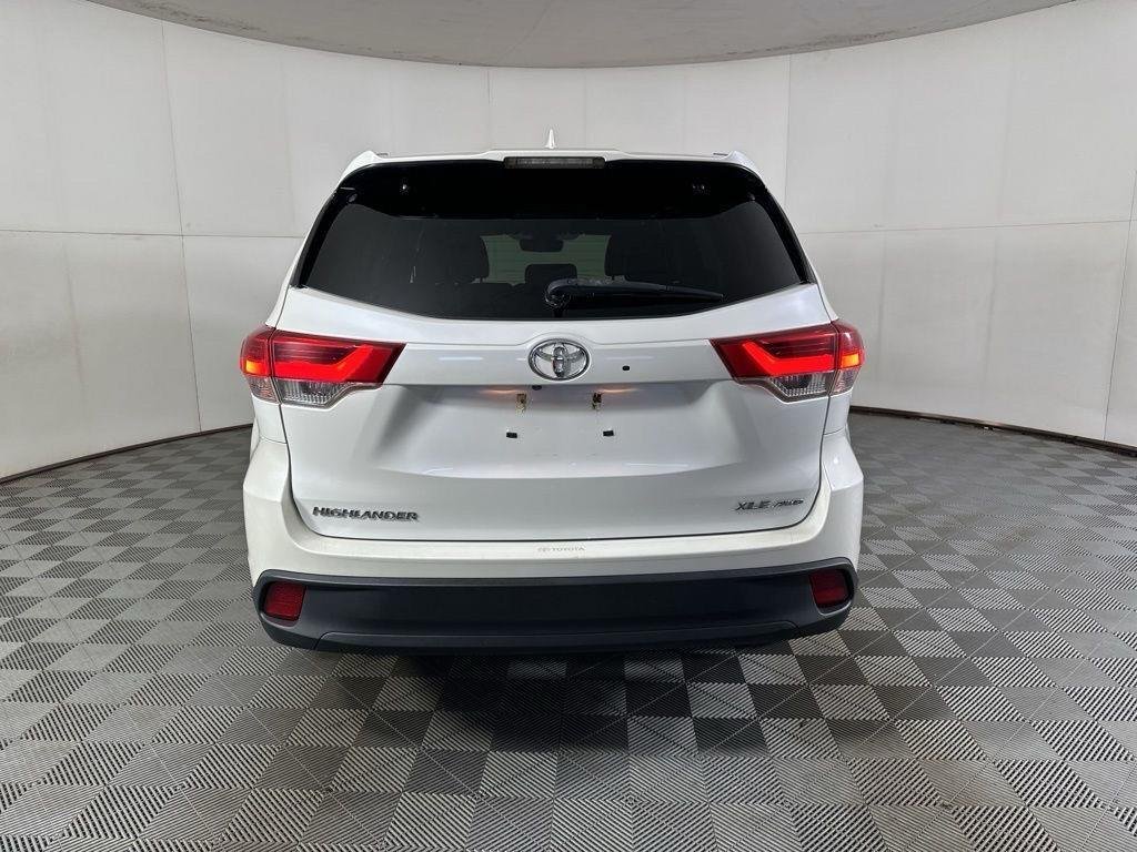 Used 2017 Blizzard Pearl Toyota XLE image 10