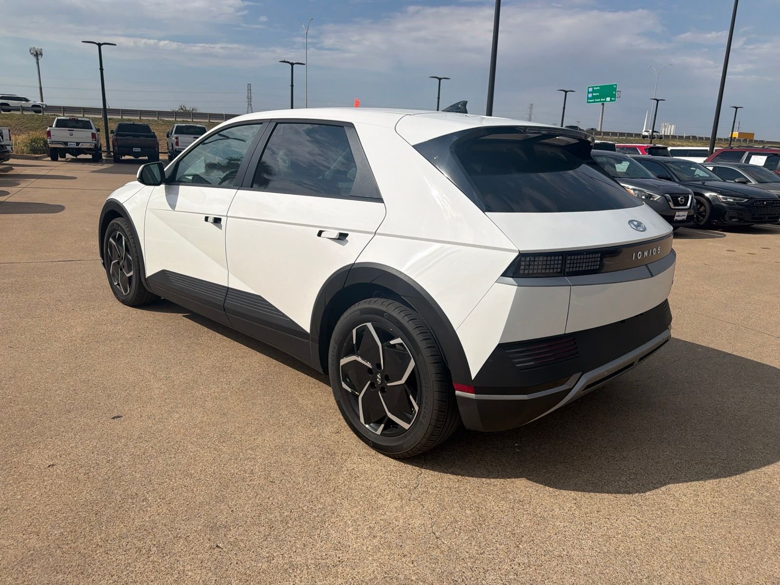 Certified Used 2024 Atlas White Hyundai SEL image 7