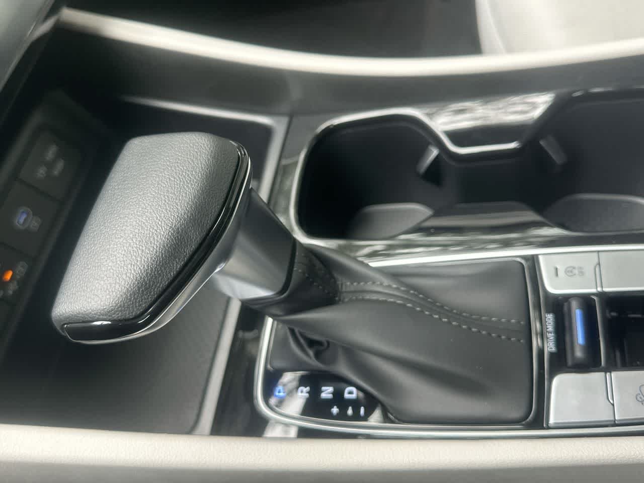 New 2026 Phantom Black Hyundai SEL FWD image 21