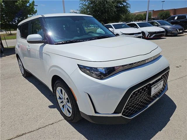 Used 2023 Snow White Pearl KIA LX (IVT) image 5
