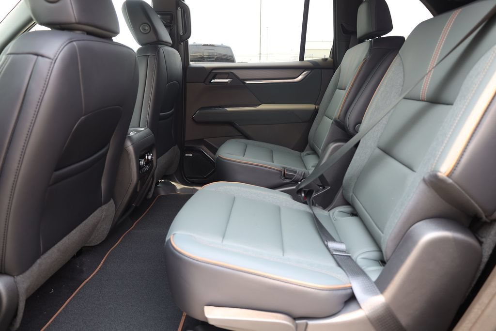 2026 GMC Acadia AT4 - Photo 18