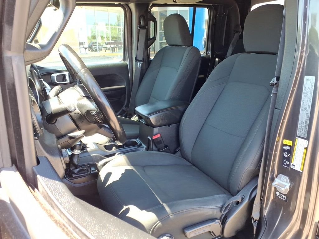 Used 2021 Crystal Metallic Jeep Sport image 3