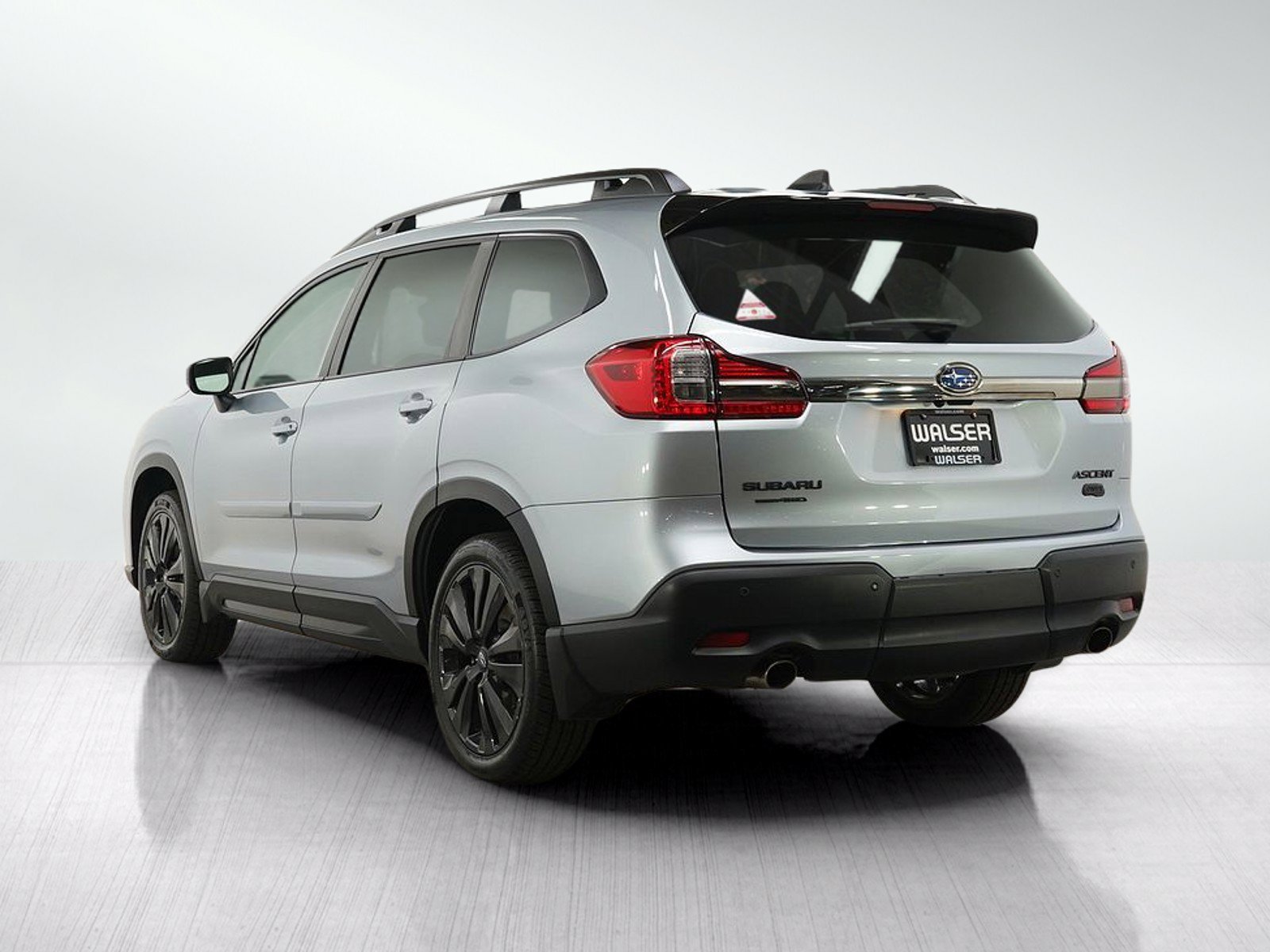 Used 2022 Ice Silver Metallic Subaru Onyx Edition image 3