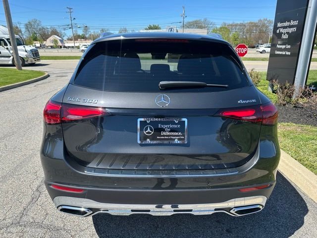 Used 2026 Gray Mercedes-Benz GLC 300 image 4