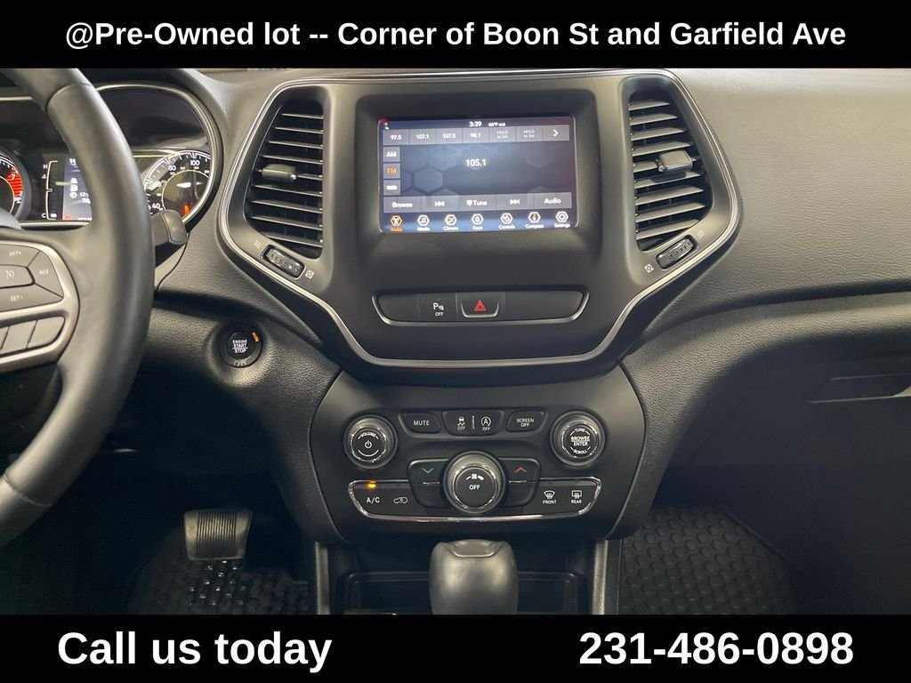 Used 2019 White Jeep Latitude Plus image 19