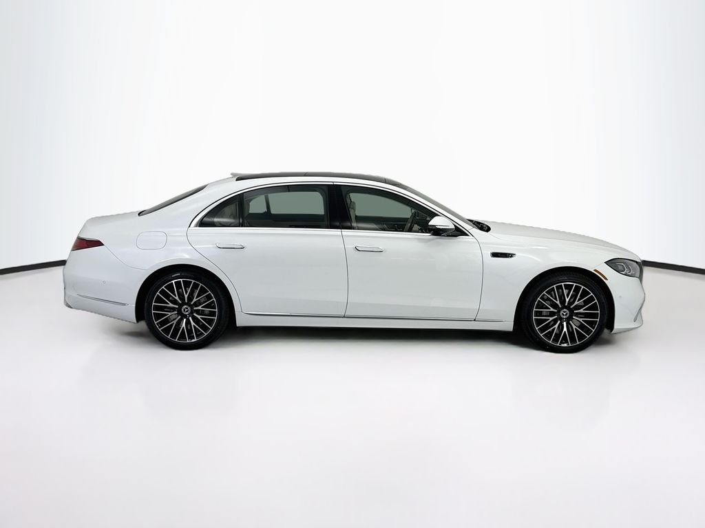 New 2027 MANUFAKTUR Moonlight White Metallic Mercedes-Benz S 500 image 4