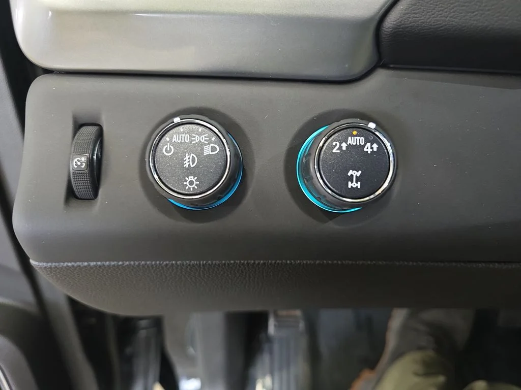 Used 2017 Black Chevrolet Premier image 28