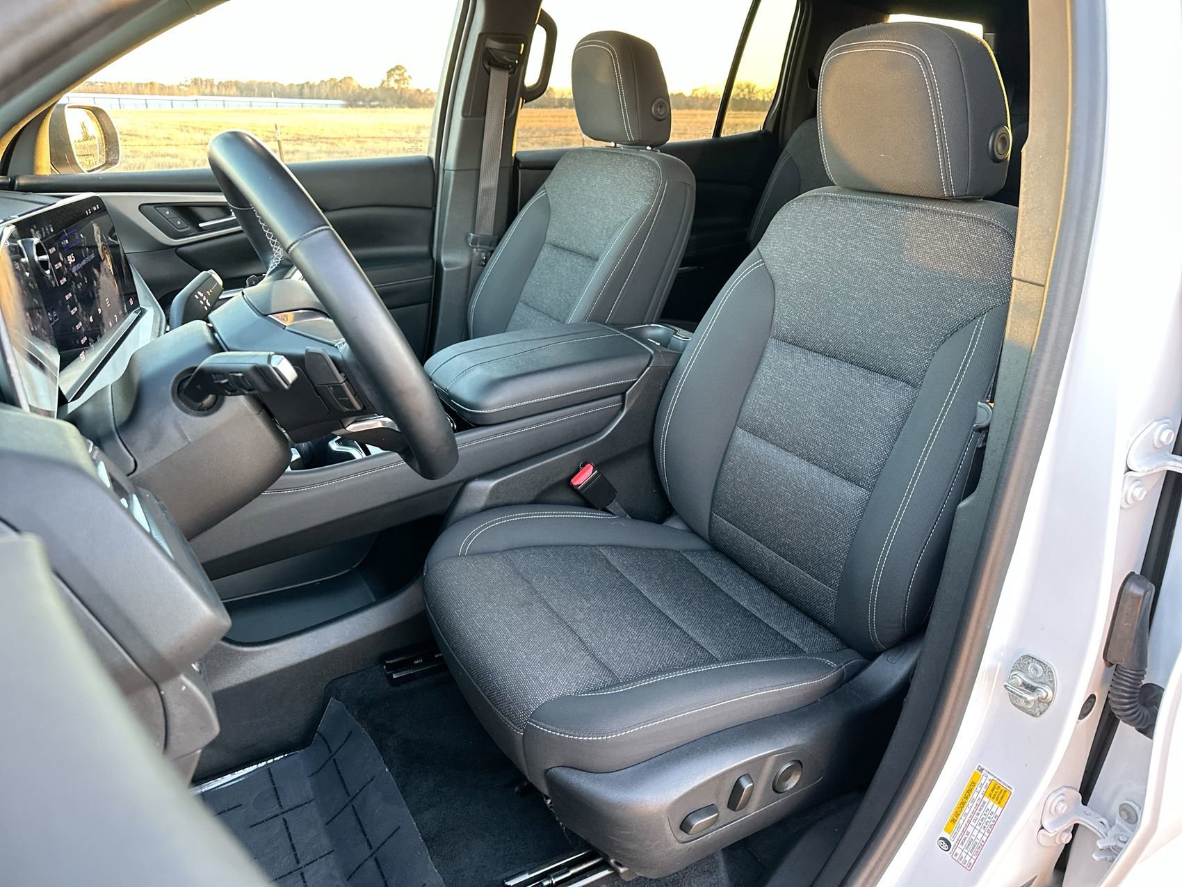 Used 2024 Summit White Chevrolet FWD LT image 11