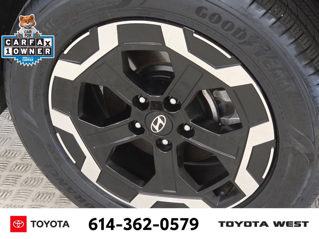Used 2025 White Hyundai SEL image 12