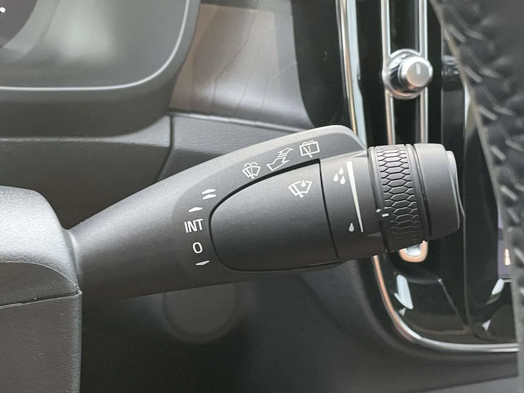 2023 Volvo XC40 Ultimate - Photo 13
