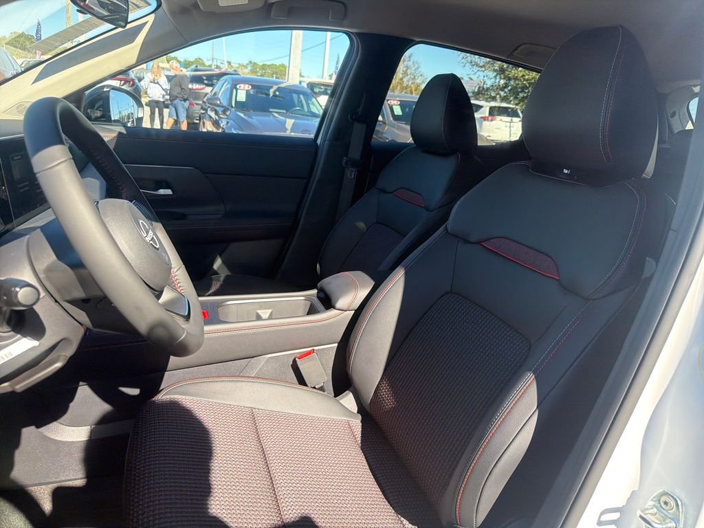 New 2026 Nissan Kicks SR 4D Sport Utility