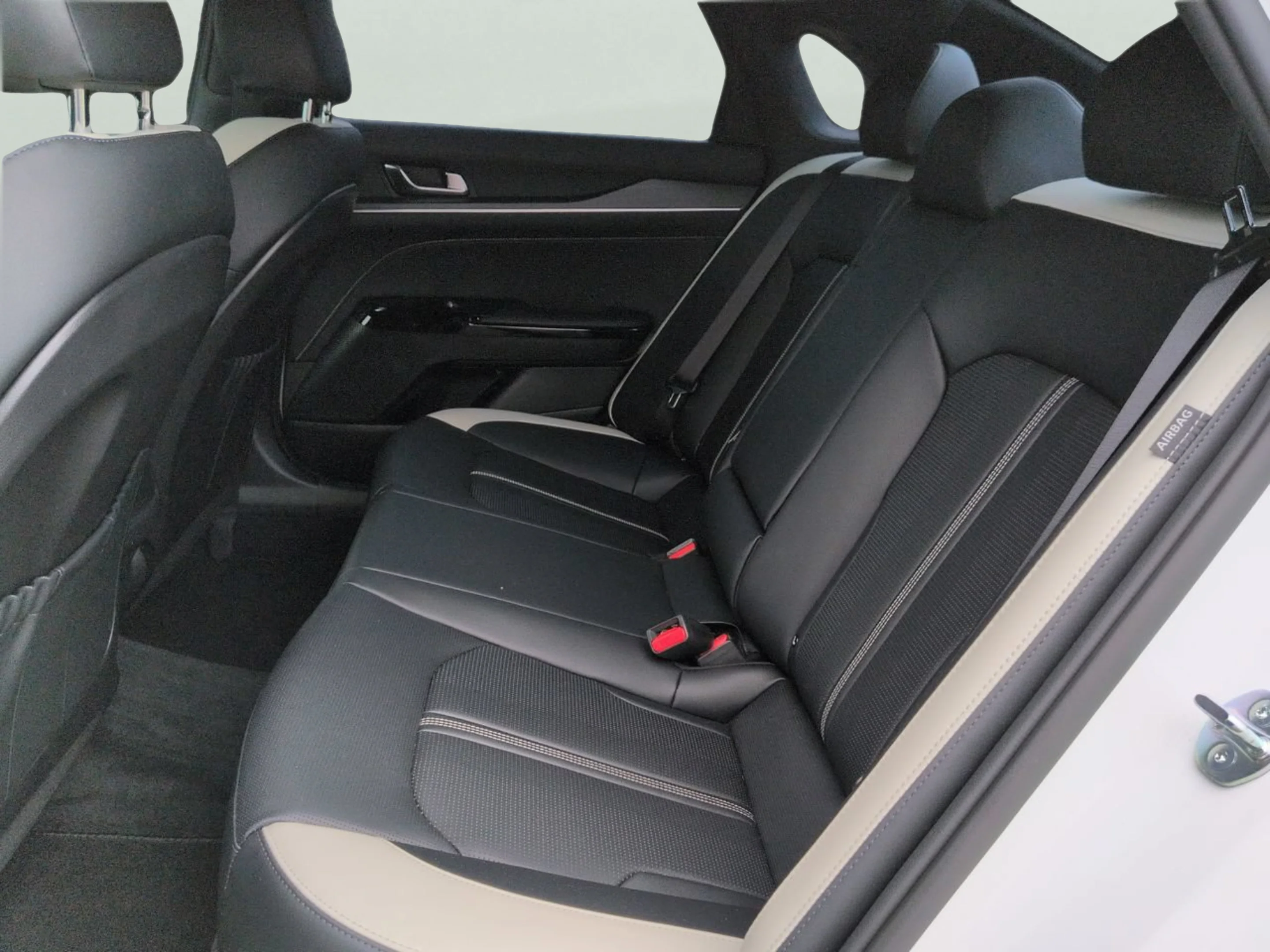Used 2025 Snow White Pearl Kia GT-Line image 11