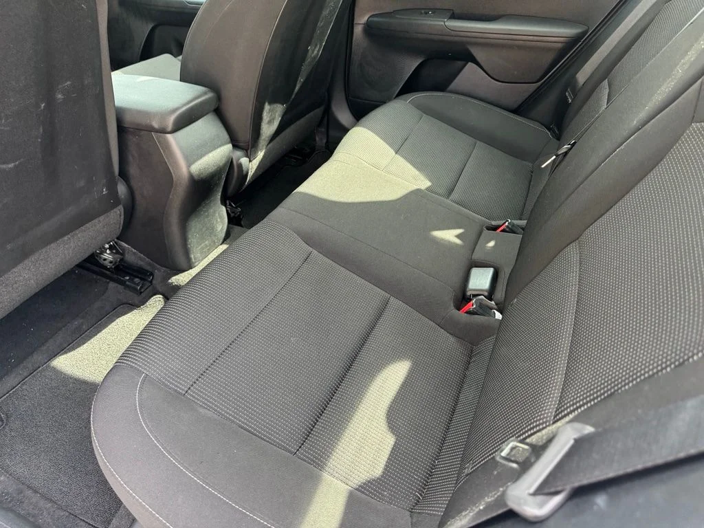 Used 2019 White Kia LXS image 10