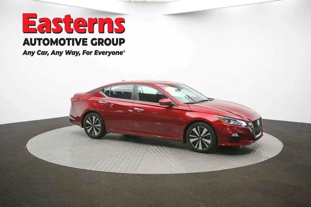 Used 2021 Red Nissan 2.5 SV image 47