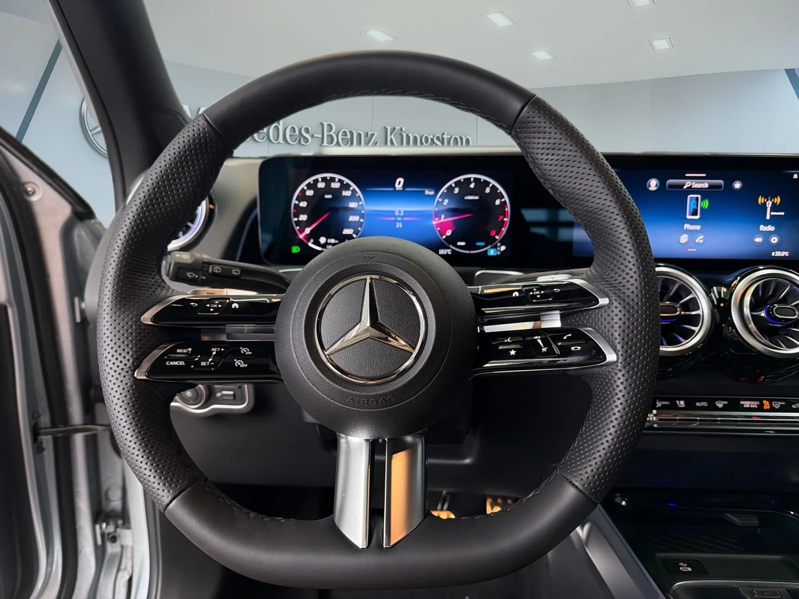 Used 2026 Silver Mercedes-Benz GLB 250 4MATIC SUV image 15