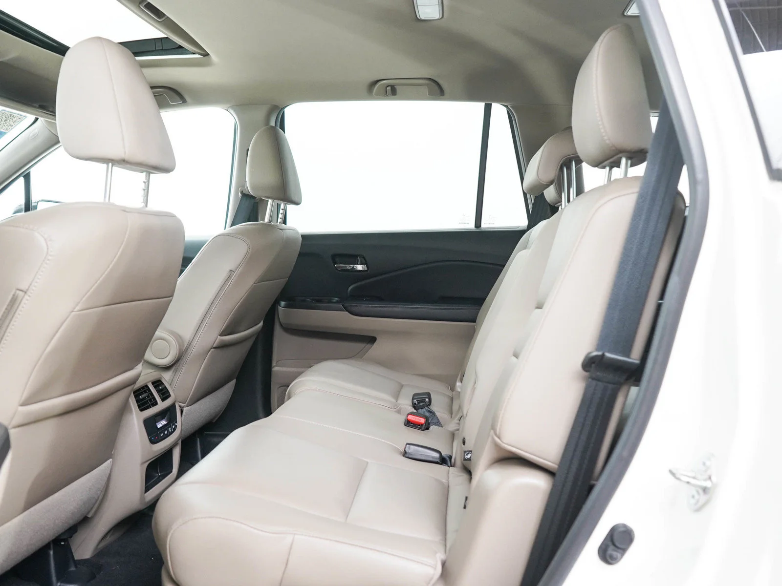 Used 2018 White Diamond Pearl Honda exl image 16