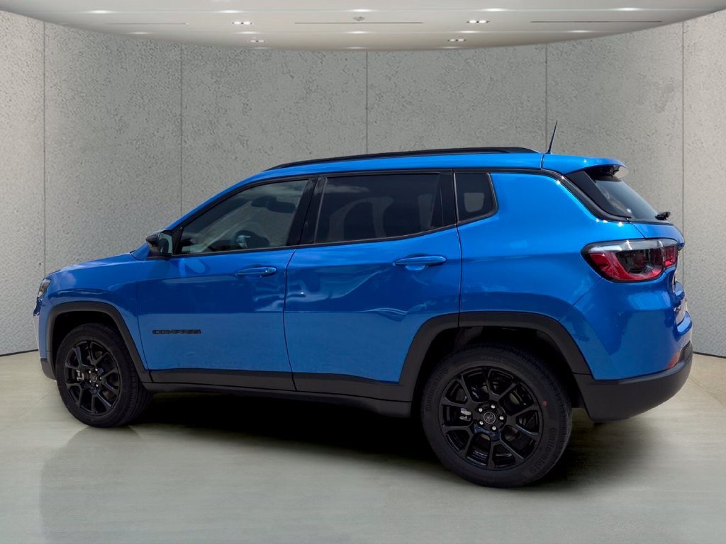 New 2026 Hydro Blue Pearl-Coat Exterior Paint Jeep Latitude Altitude image 8