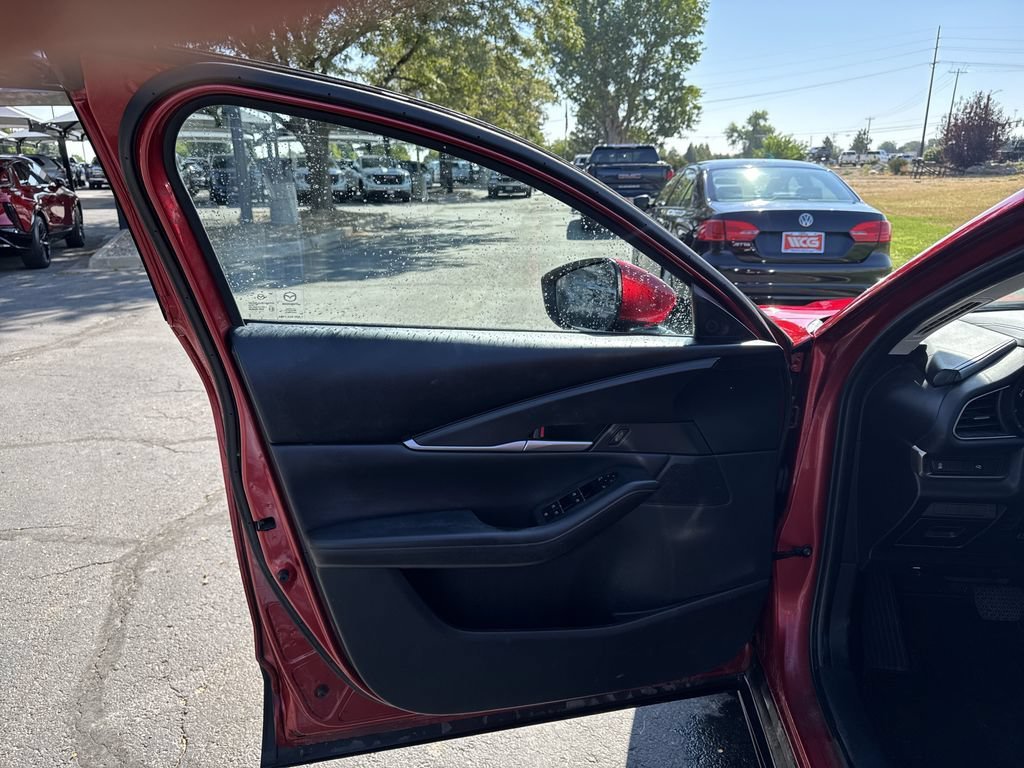 Used 2021  Mazda Select image 9