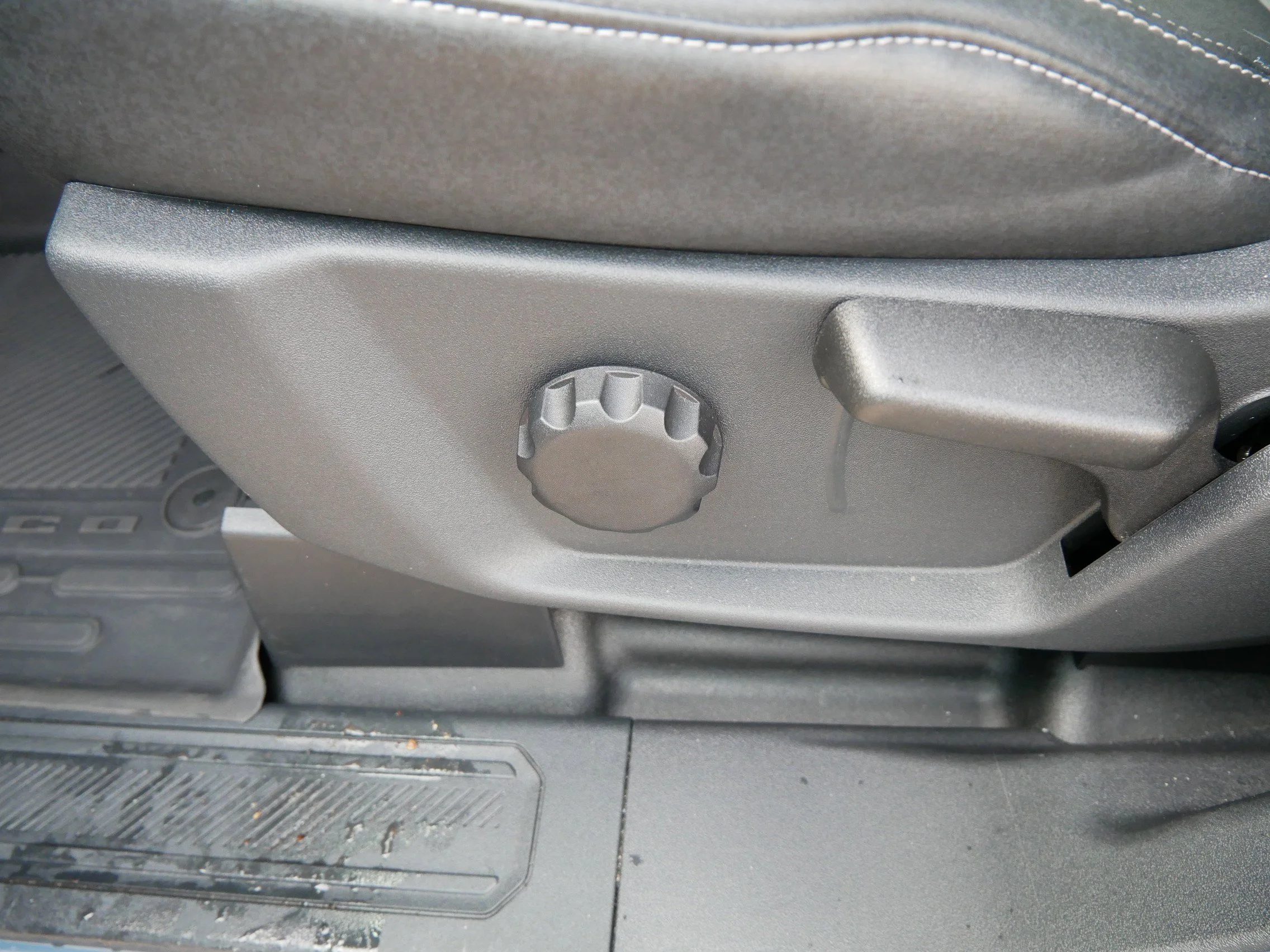 New 2025 Azure Gray Metallic Ford Badlands image 19