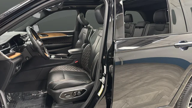 Used 2023 Diamond Black Crystal Pearlcoat Jeep Summit Reserve image 9