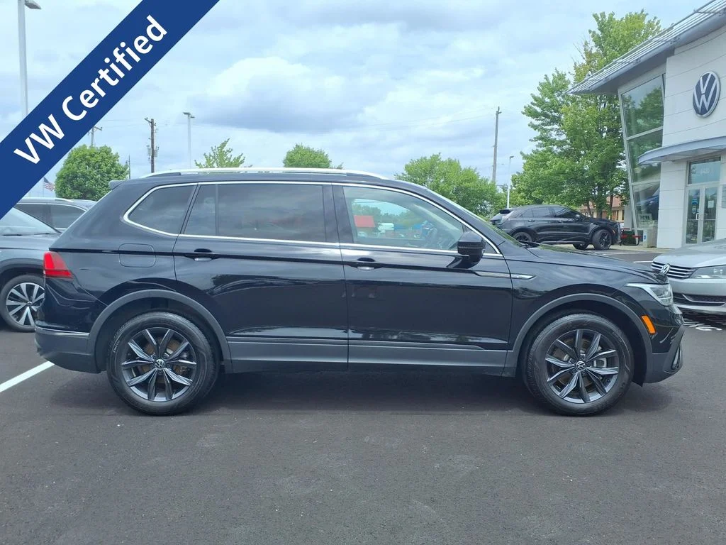 Certified Used 2023 Deep Black Volkswagen 2.0T SE 4-Motion image 3