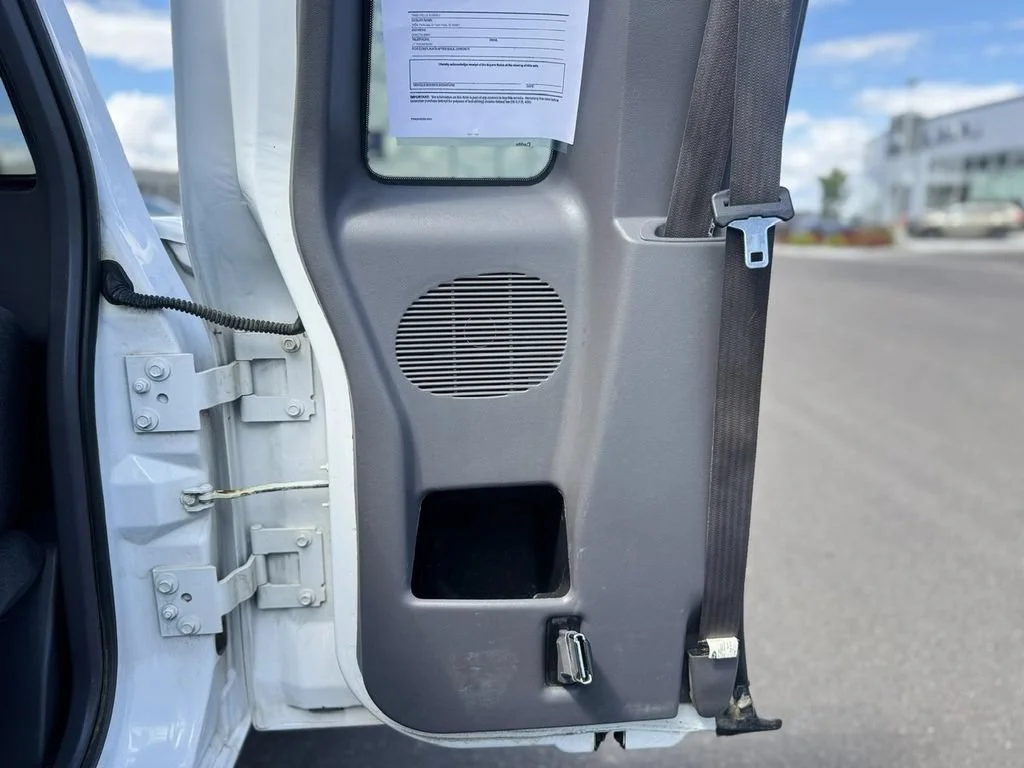 Used 2001 White Ford  image 30