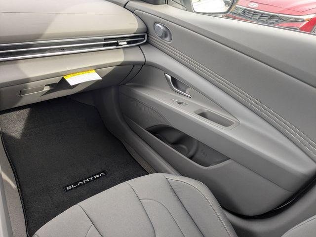 New 2026 White Hyundai SEL Sport Premium image 15