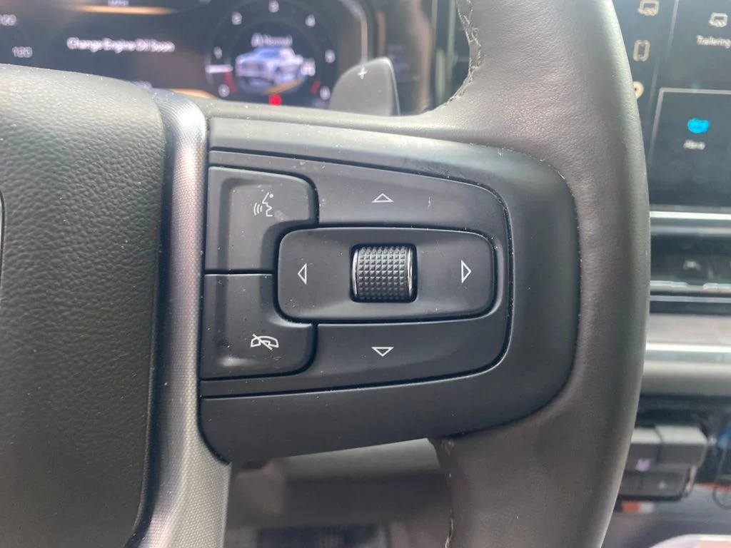 Used 2025 White GMC SLT image 4