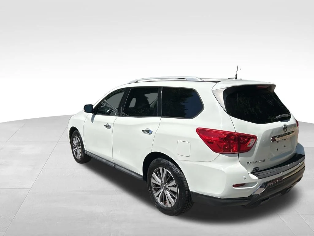 Used 2017 White Nissan SV image 3