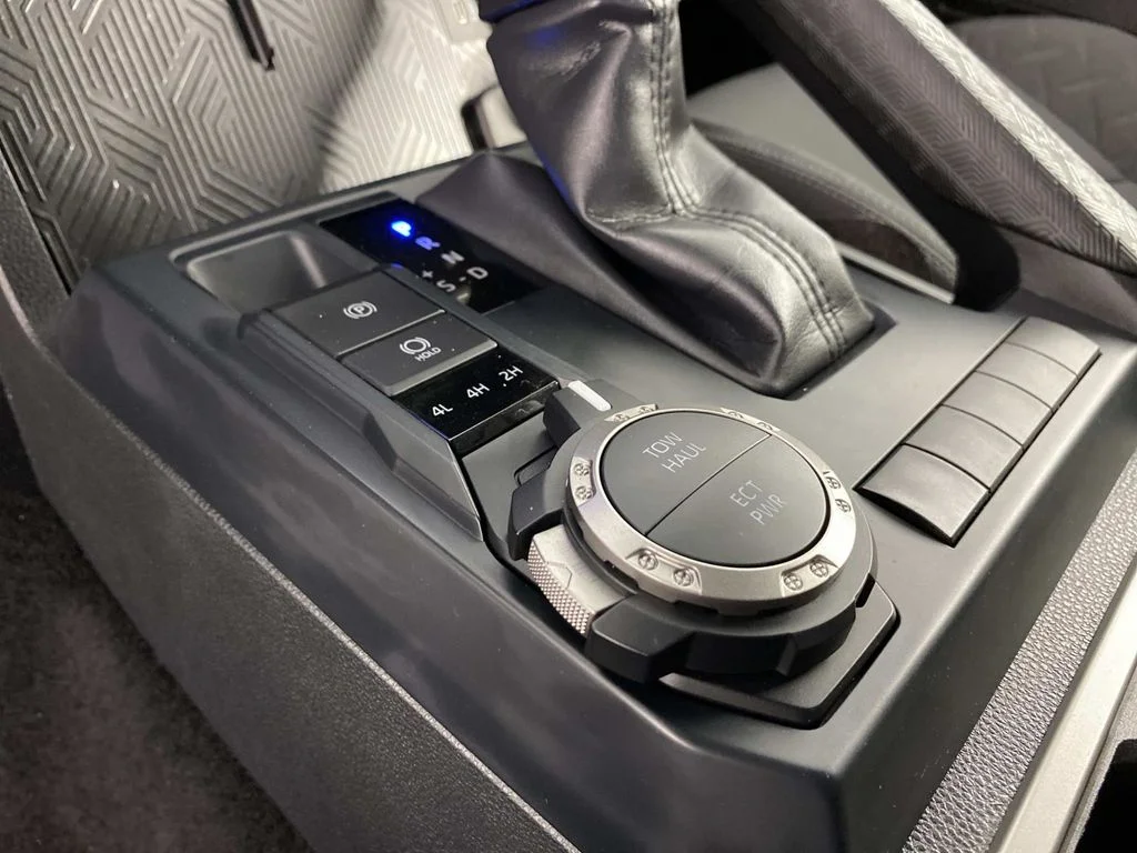 Used 2025 White Toyota SR5 image 23